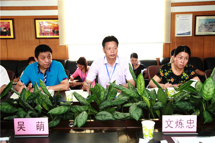 06.圖為學(xué)校戴桓標(biāo)校長(zhǎng)（中）、王開(kāi)利副校長(zhǎng)（左）、集團(tuán)程琳娜主任（右）參加調(diào)研情況反饋會(huì)