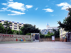 深圳市龍華中英文實驗學(xué)校獲“深圳市優(yōu)質(zhì)民辦學(xué)校年度獎”，并獲《南方都市報》專版報道