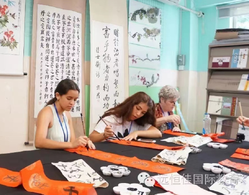 走進中國課堂 體驗傳統(tǒng)文化 格蘭納達(dá)交流生來訪直擊報道